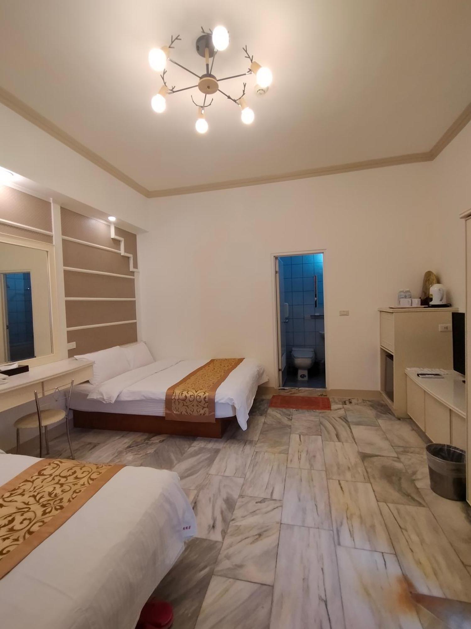 陶陶居商旅 Tautauchu Hotel Хуалянь Экстерьер фото
