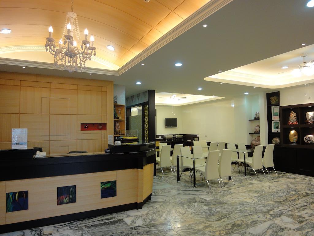 陶陶居商旅 Tautauchu Hotel Хуалянь Экстерьер фото