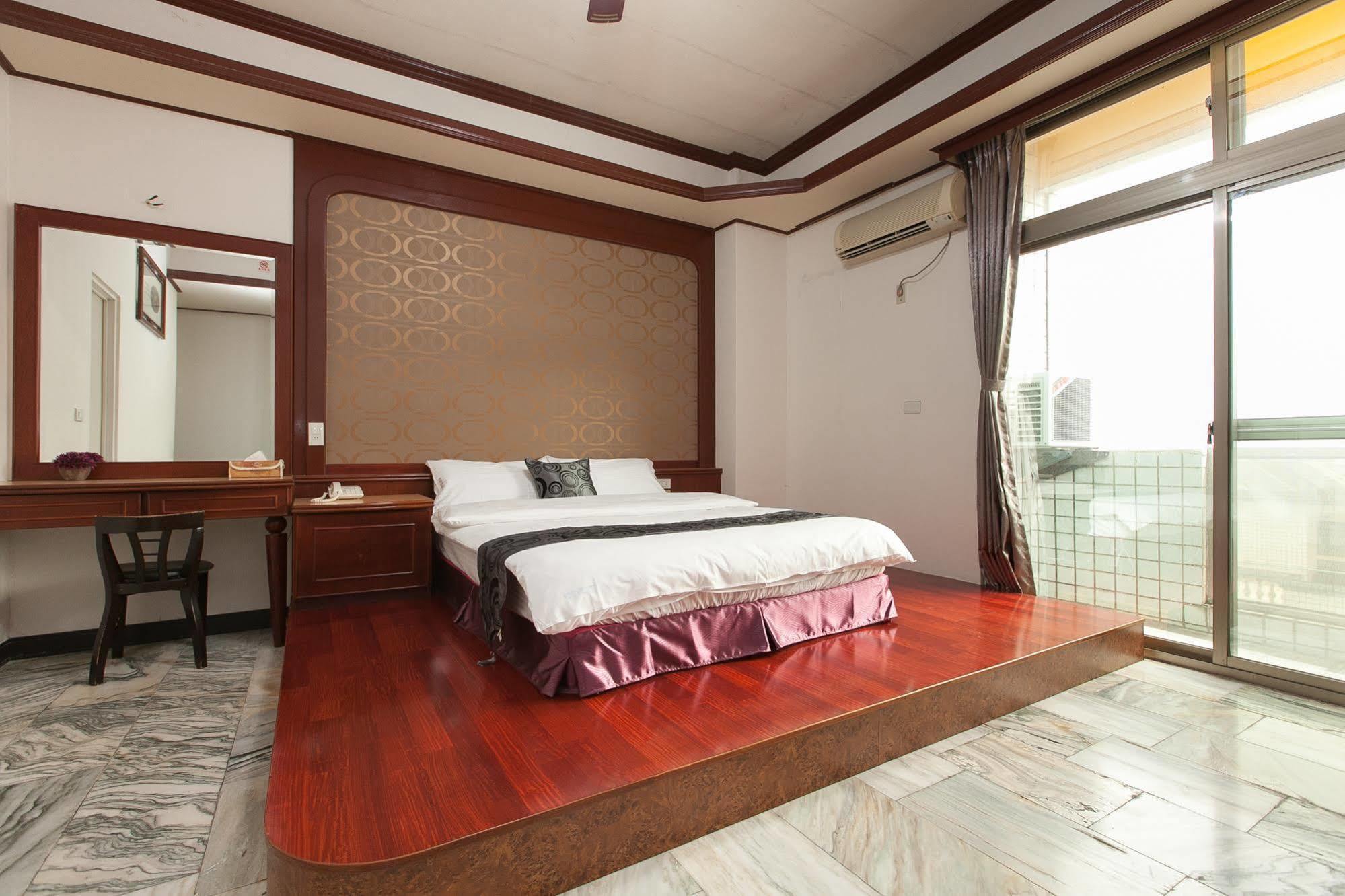陶陶居商旅 Tautauchu Hotel Хуалянь Экстерьер фото