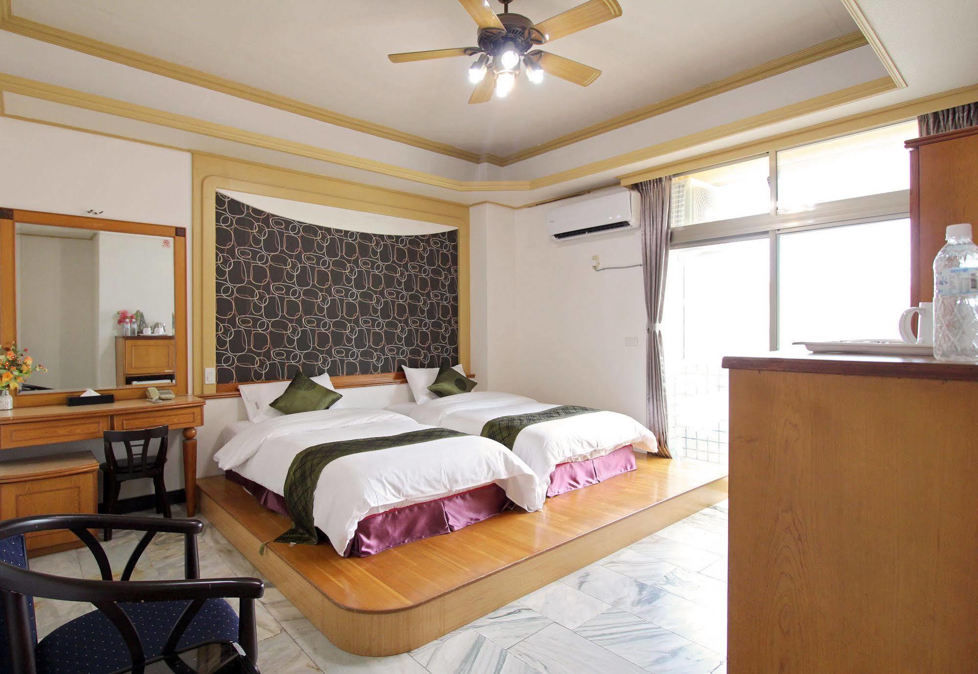 陶陶居商旅 Tautauchu Hotel Хуалянь Экстерьер фото