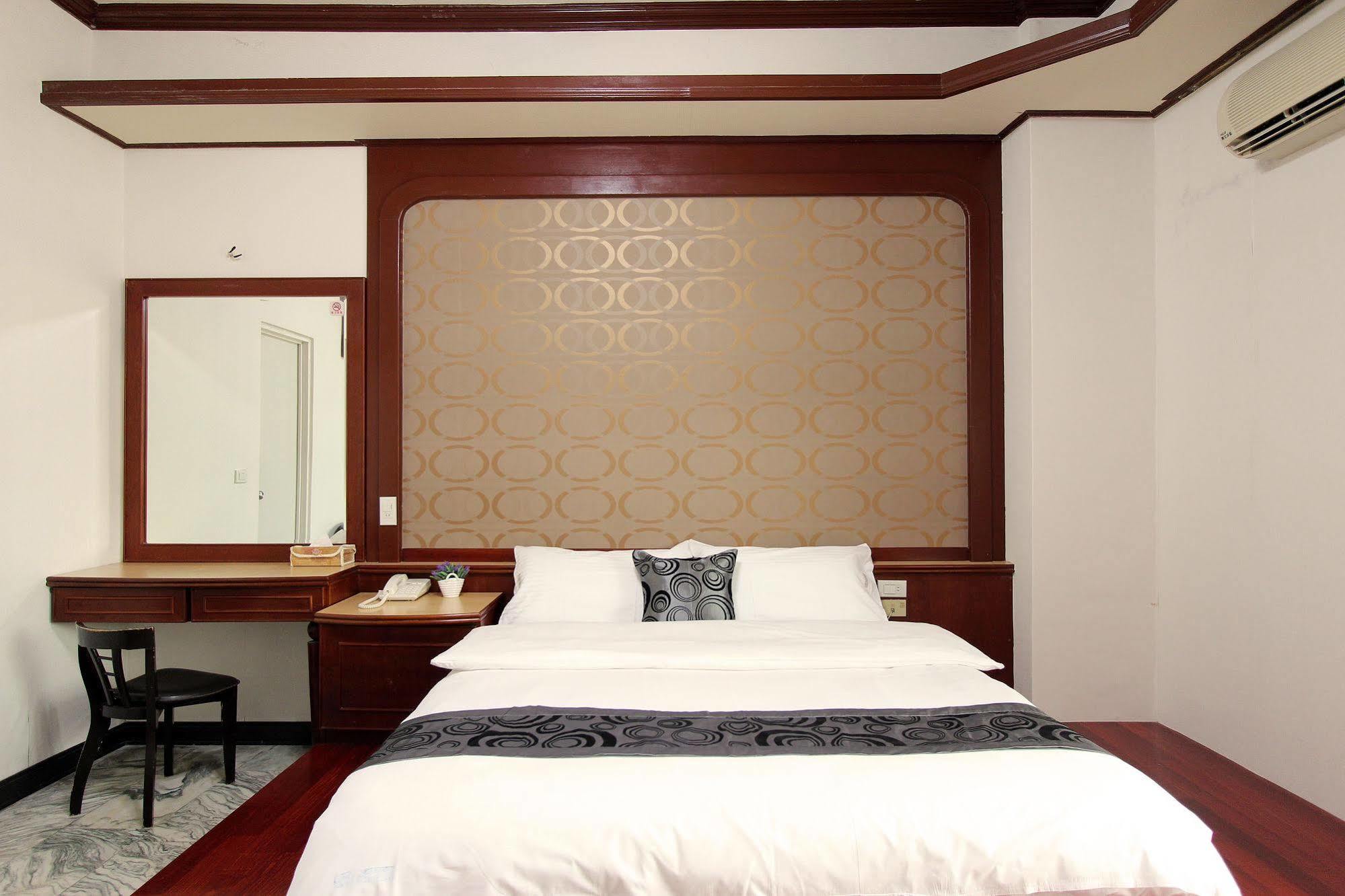 陶陶居商旅 Tautauchu Hotel Хуалянь Экстерьер фото