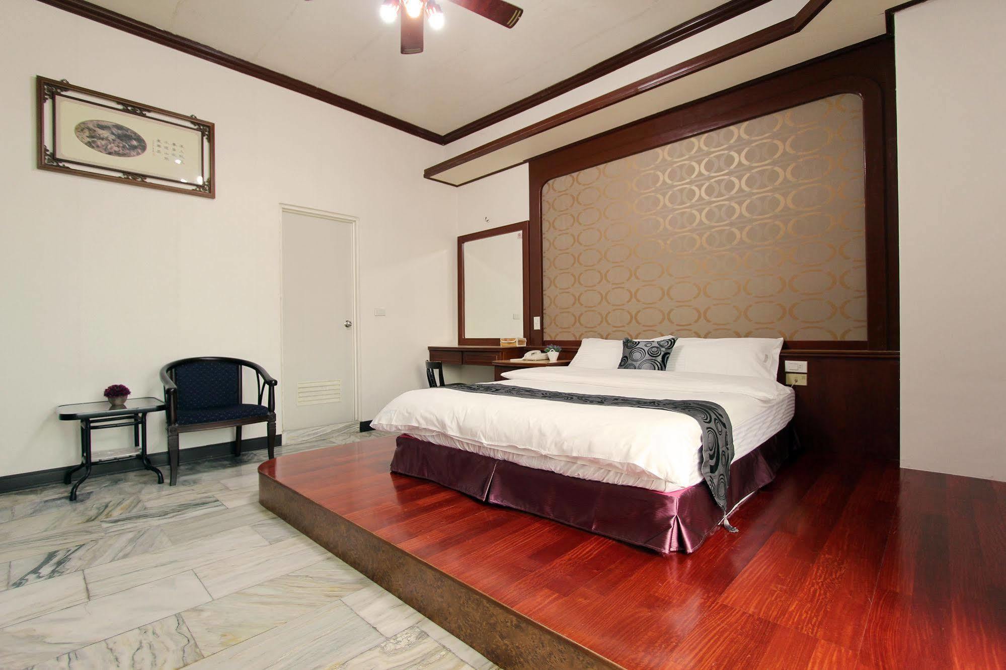 陶陶居商旅 Tautauchu Hotel Хуалянь Экстерьер фото