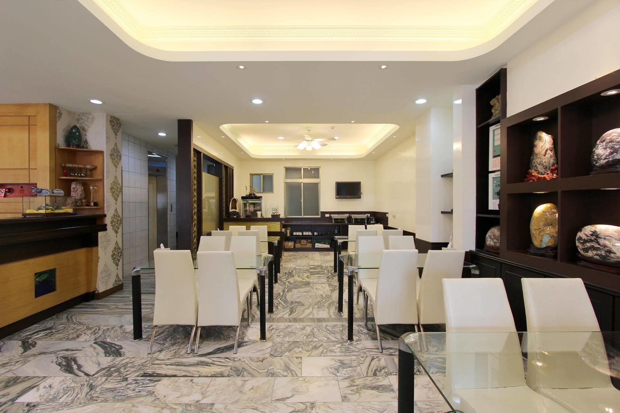 陶陶居商旅 Tautauchu Hotel Хуалянь Экстерьер фото