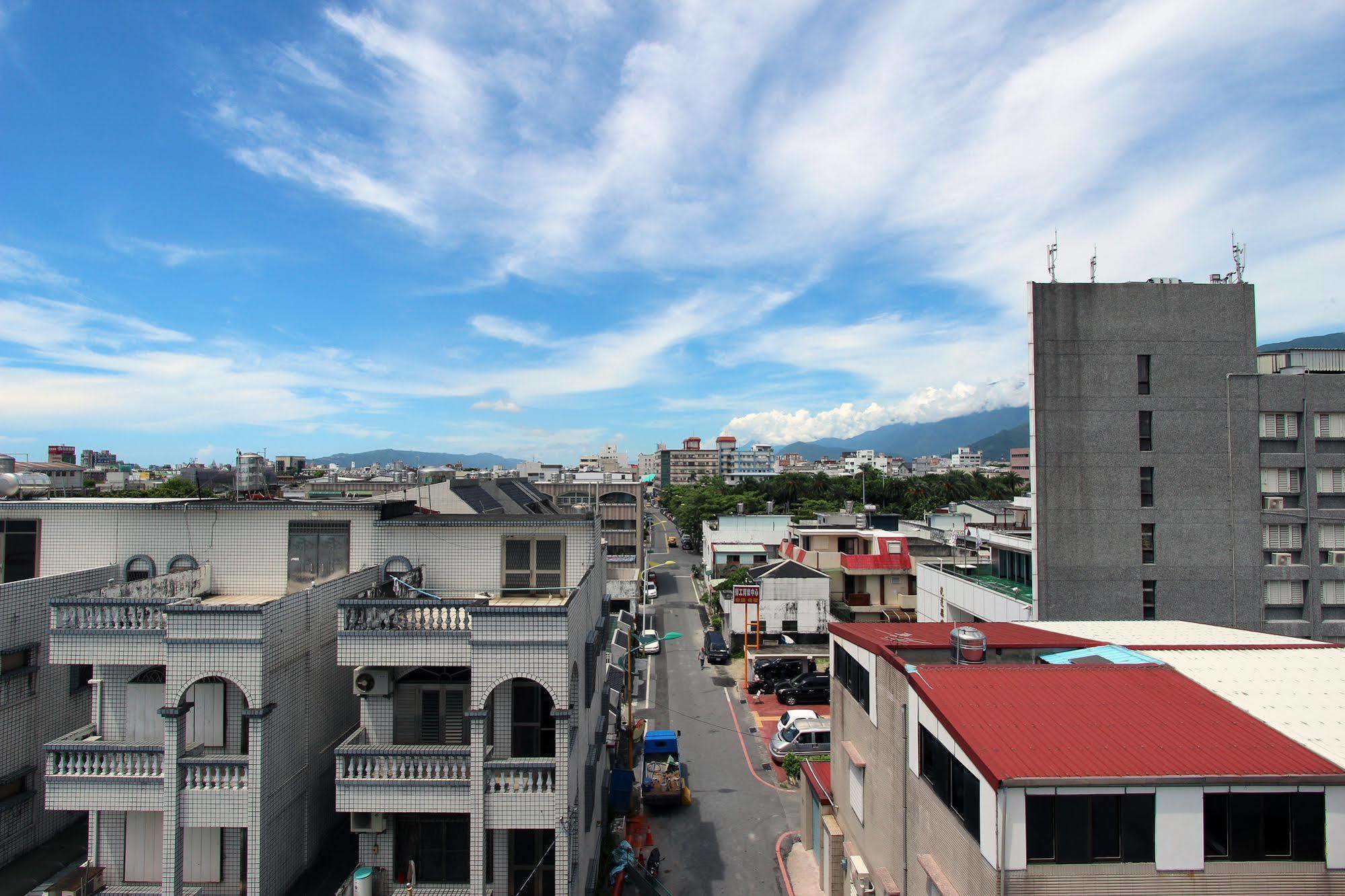 陶陶居商旅 Tautauchu Hotel Хуалянь Экстерьер фото