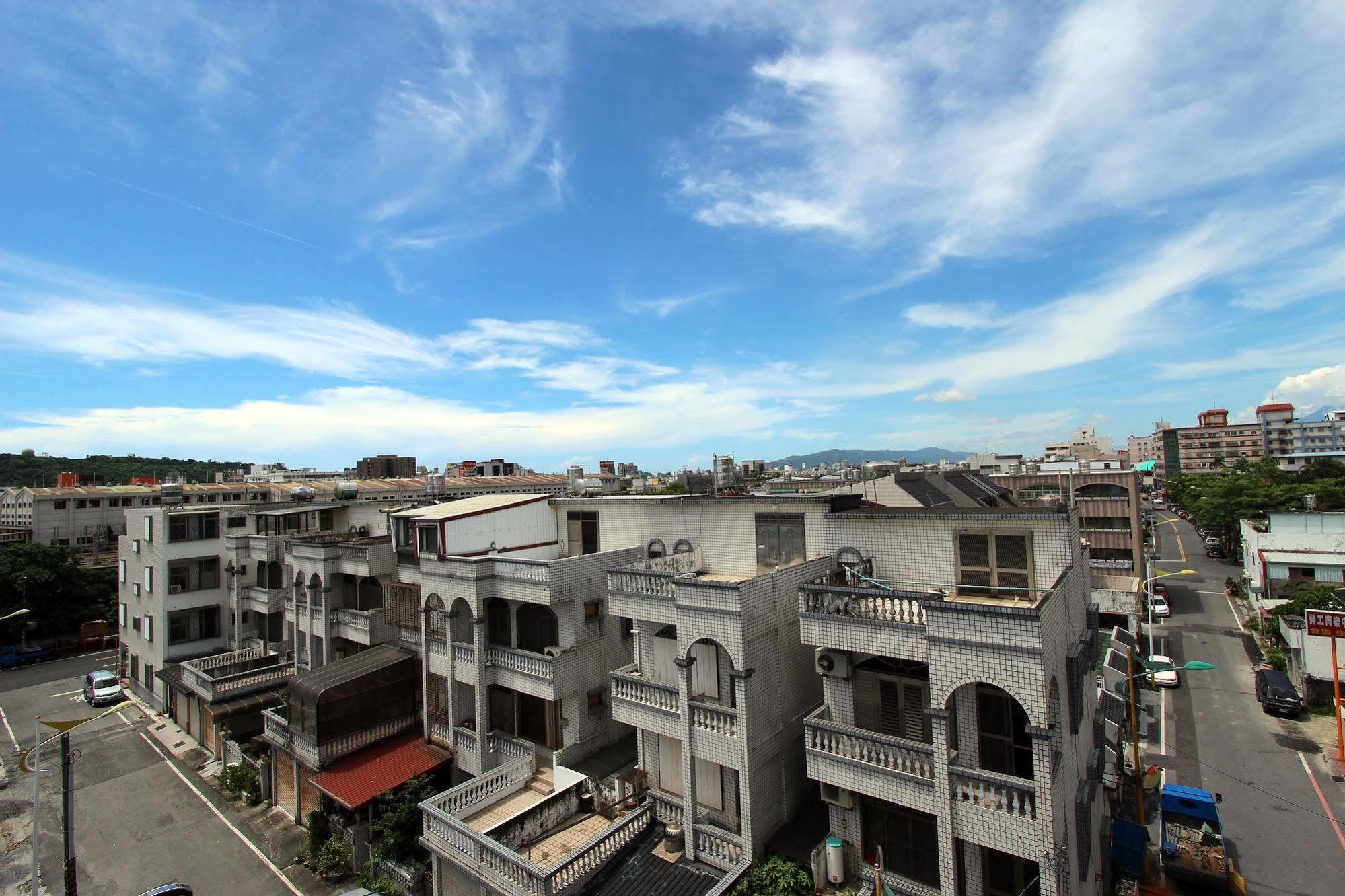 陶陶居商旅 Tautauchu Hotel Хуалянь Экстерьер фото